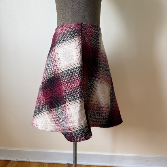 Super Cute Y2K Plaid High Waisted Mini Skirt - Picture 2 of 7